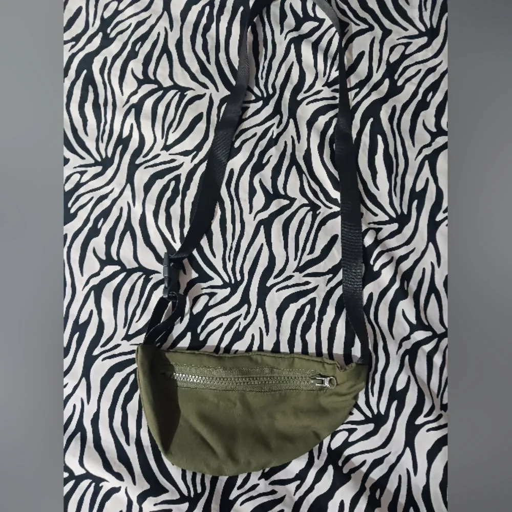 Boy Olive Green zip Crossbody Mini Bag - Picture 4 of 6